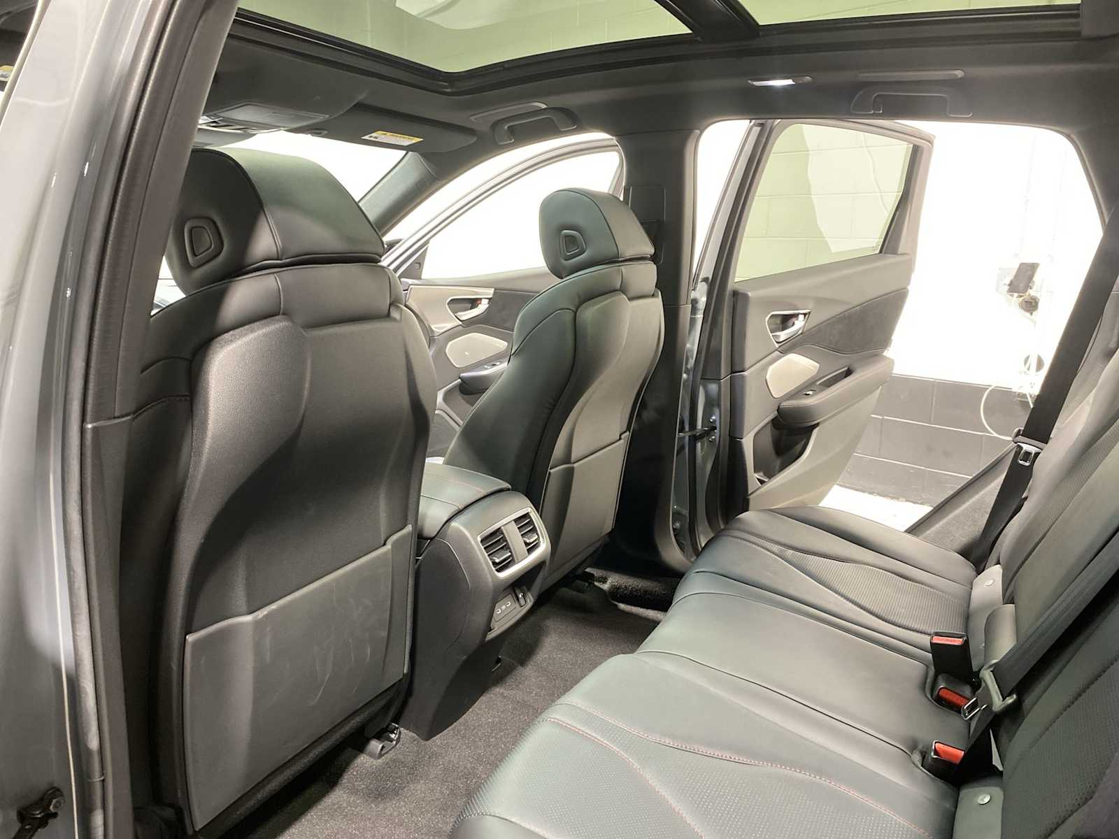 Thumbnail: 2025 Acura RDX - 12