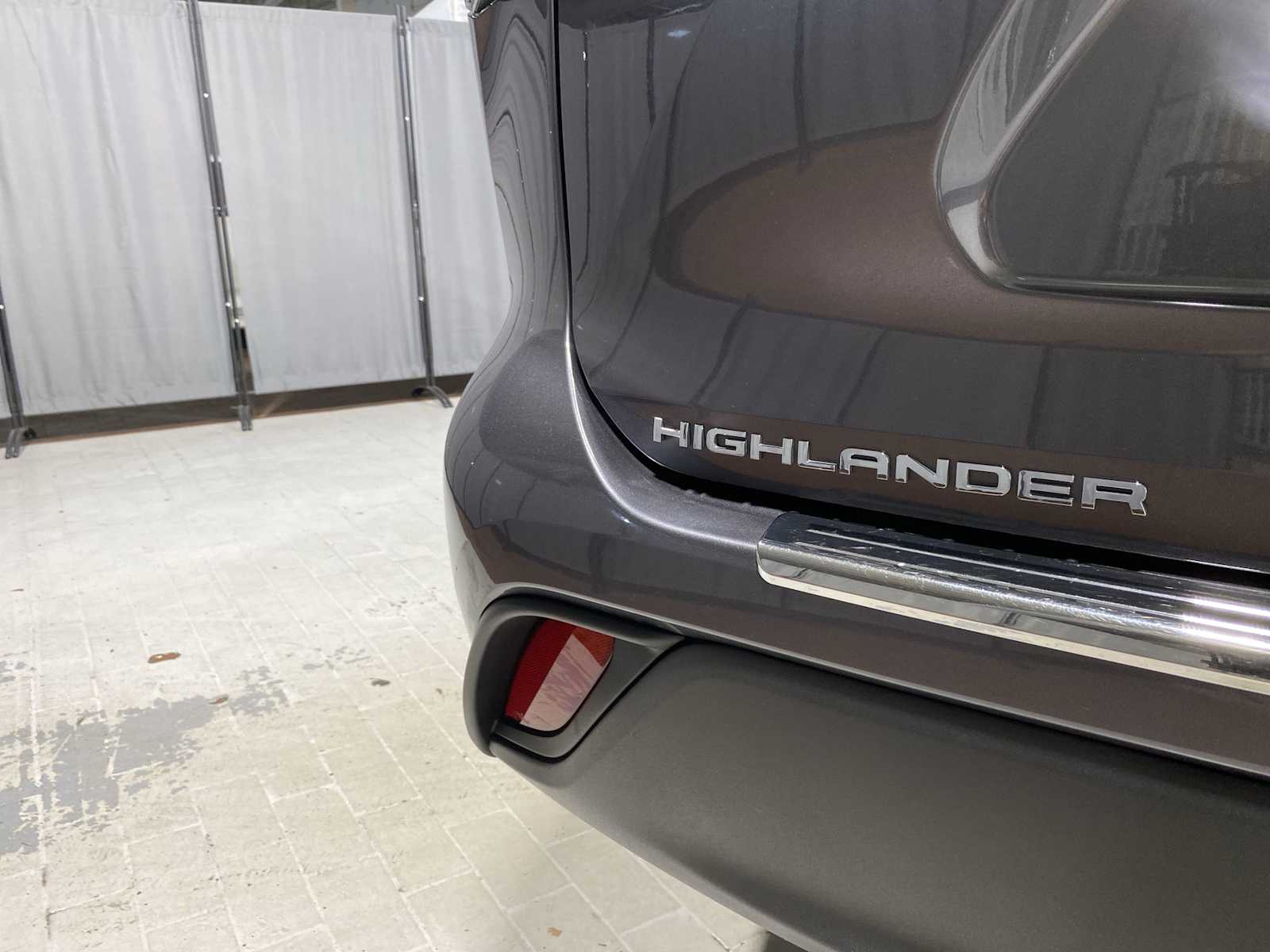Thumbnail: 2023 Toyota Highlander - 7