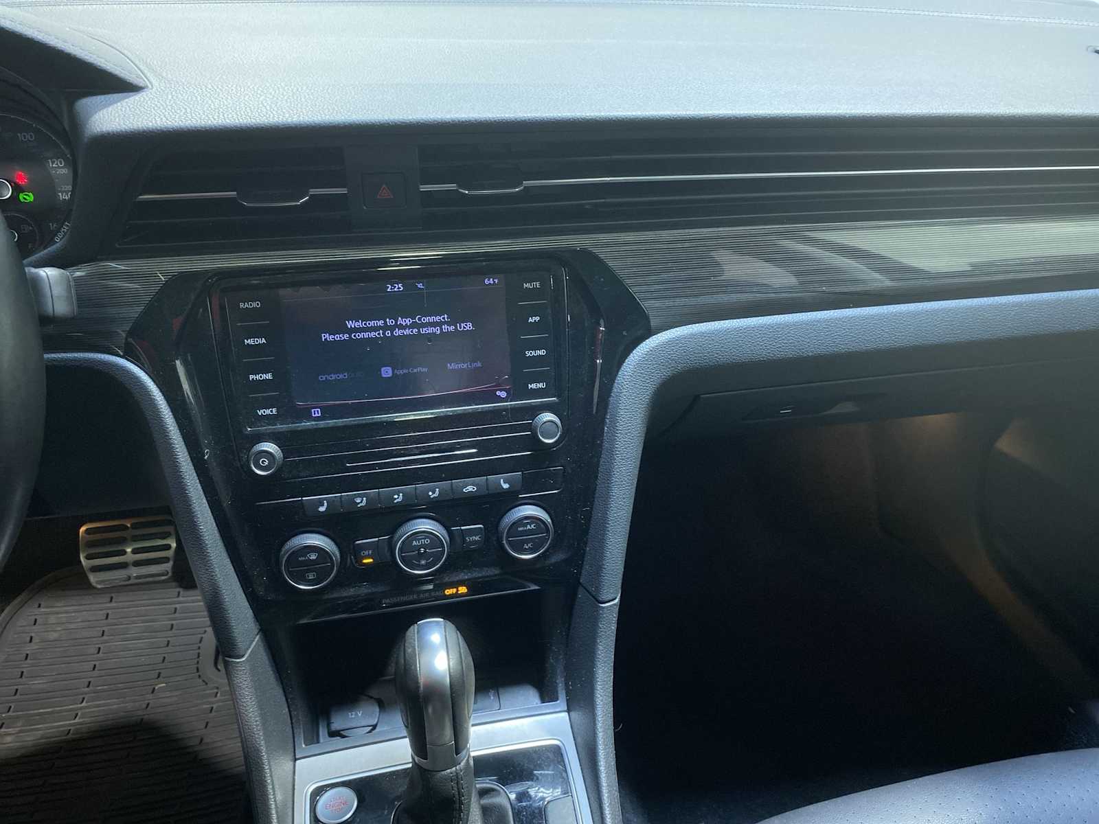 Thumbnail: 2020 Volkswagen Passat - 16