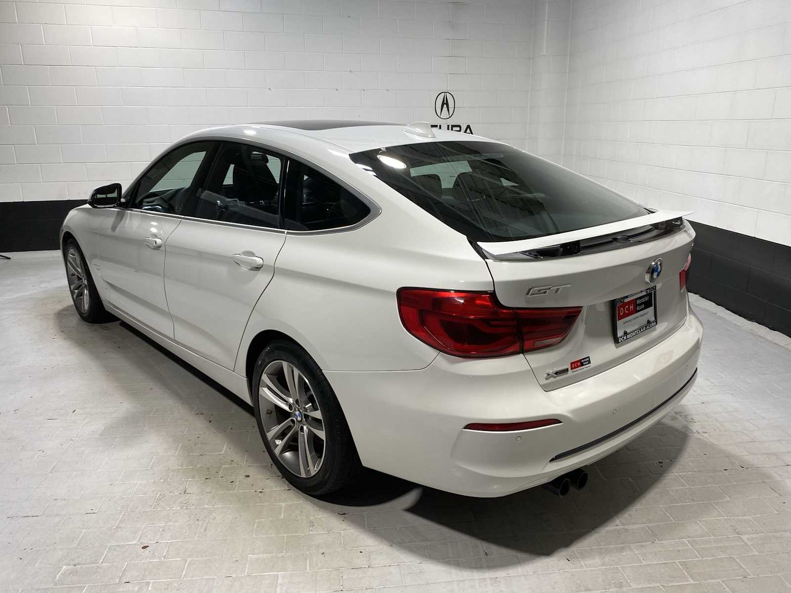 Thumbnail: 2019 BMW 3 Series - 3