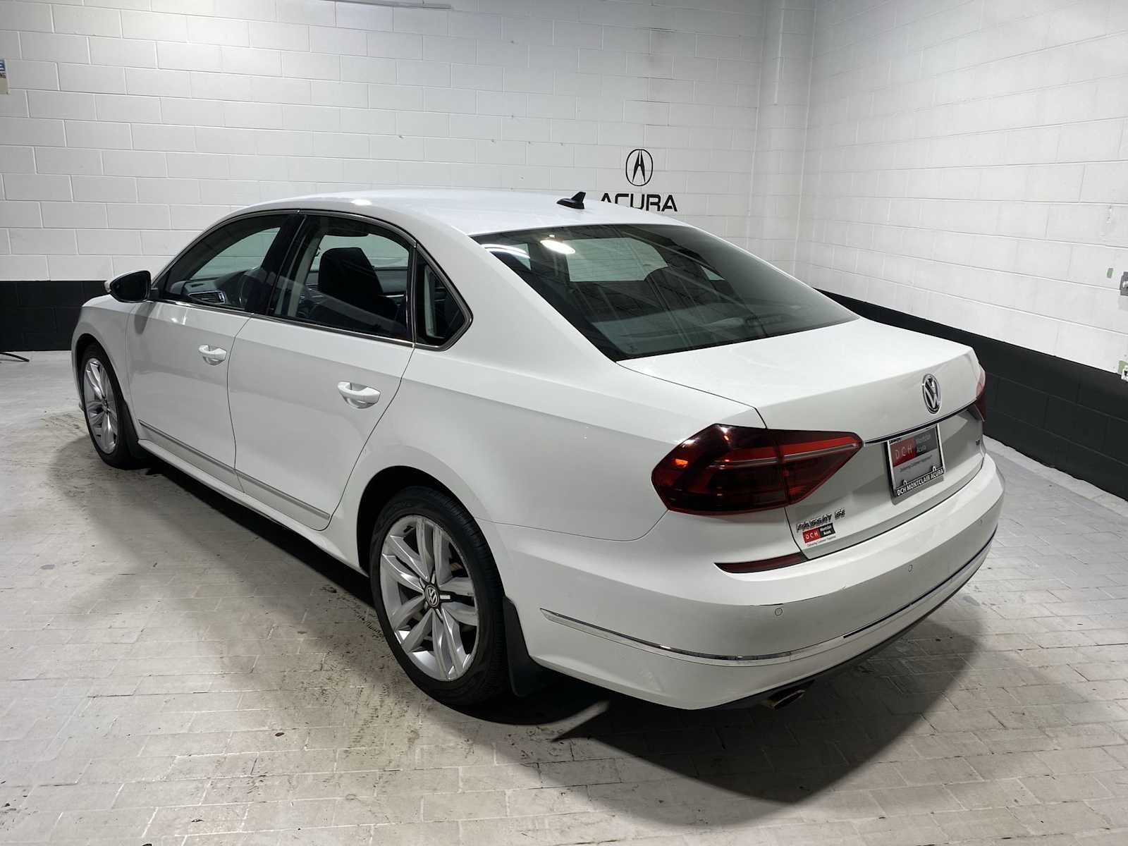 Thumbnail: 2017 Volkswagen Passat - 4
