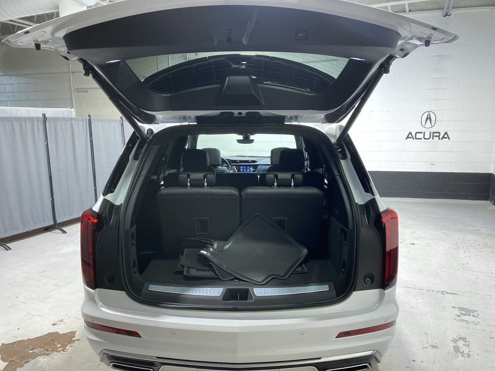 Thumbnail: 2023 Cadillac XT6 - 19