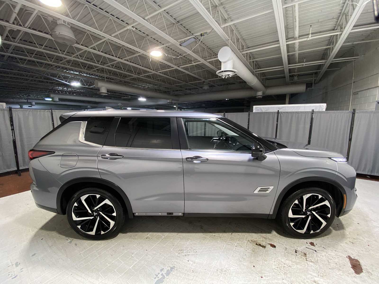 Thumbnail: 2022 Mitsubishi Outlander - 27