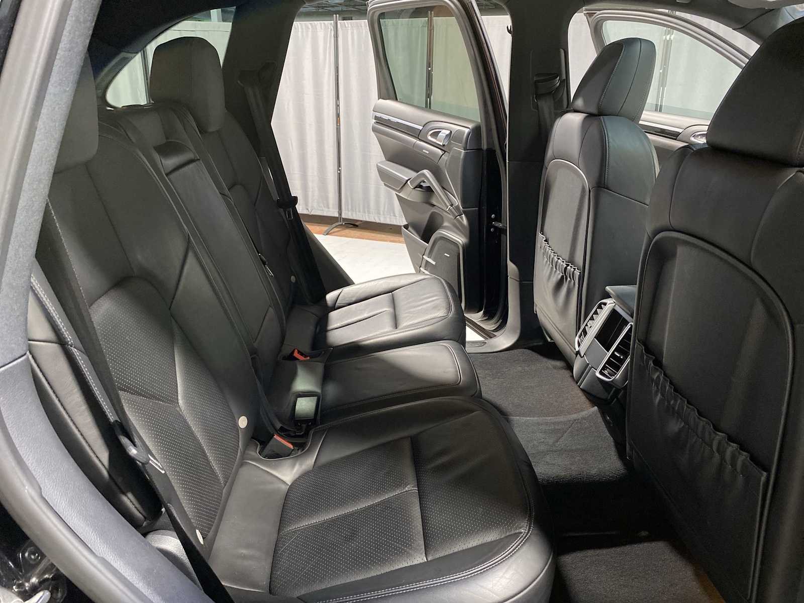 2013 Porsche Cayenne S 13