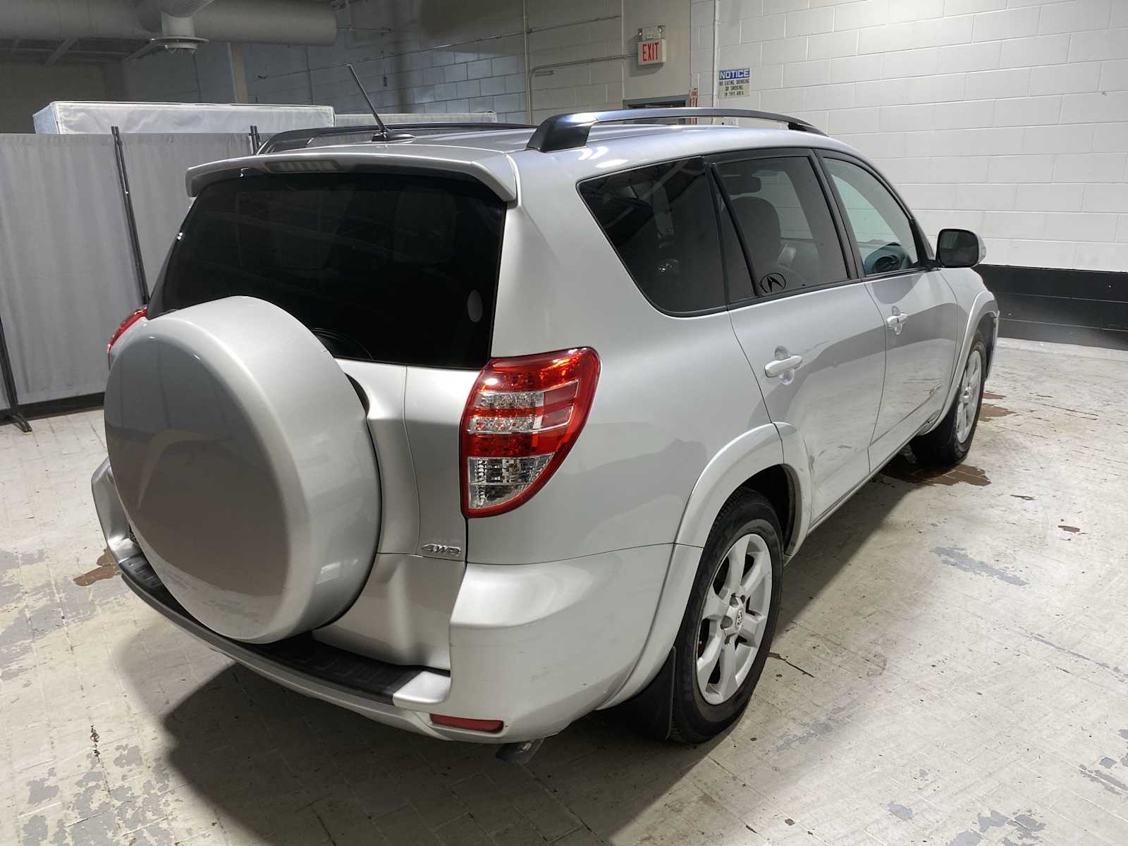 Thumbnail: 2011 Toyota RAV4 - 25