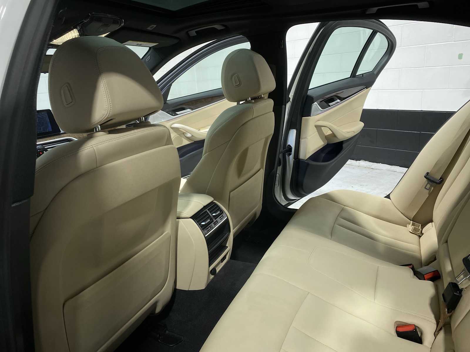 Thumbnail: 2020 BMW 5 Series - 12