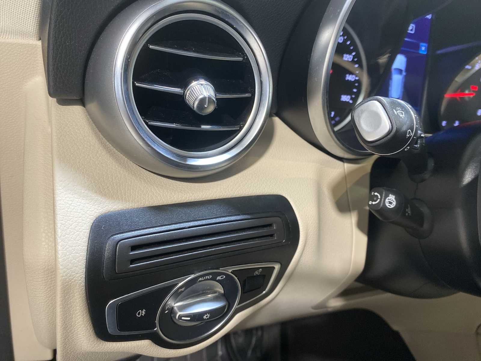 Thumbnail: 2022 Mercedes-Benz GLC - 24