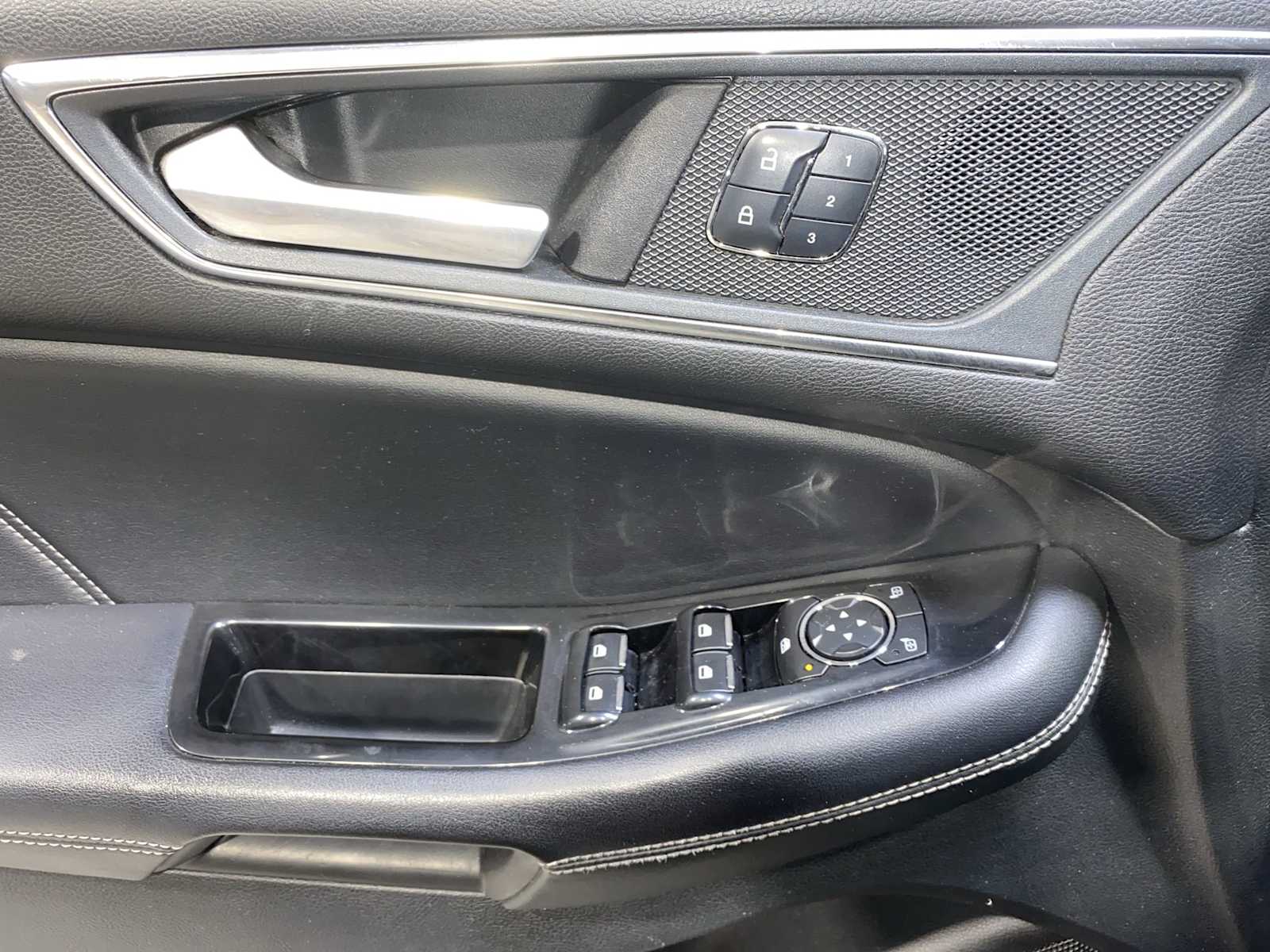 Thumbnail: 2018 Ford Edge - 23