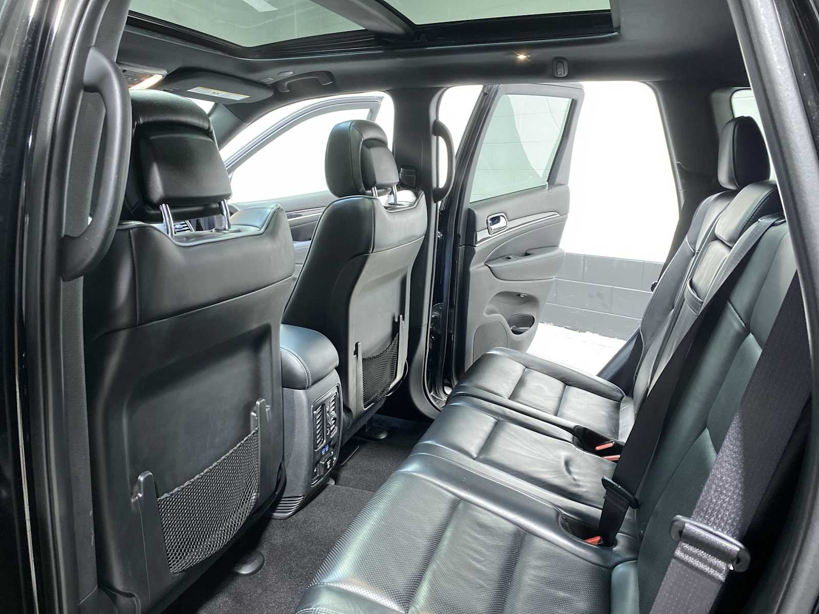 Thumbnail: 2019 Jeep Grand Cherokee - 12