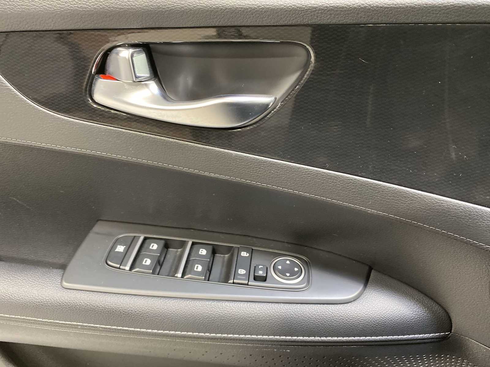 Thumbnail: 2023 Kia Forte - 23