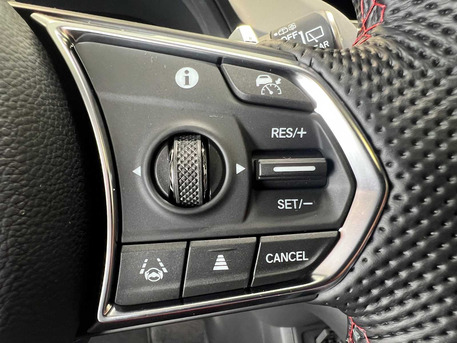Thumbnail: 2025 Acura RDX - 18