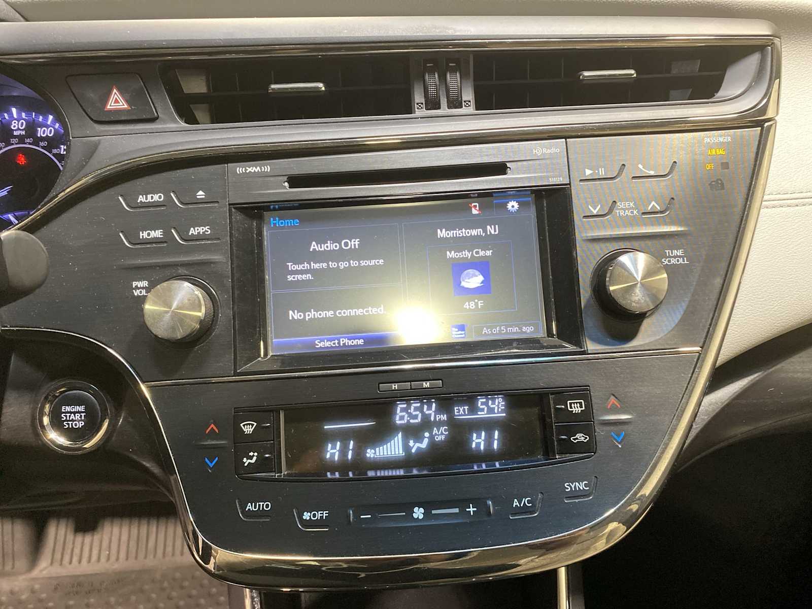 Thumbnail: 2016 Toyota Avalon - 16