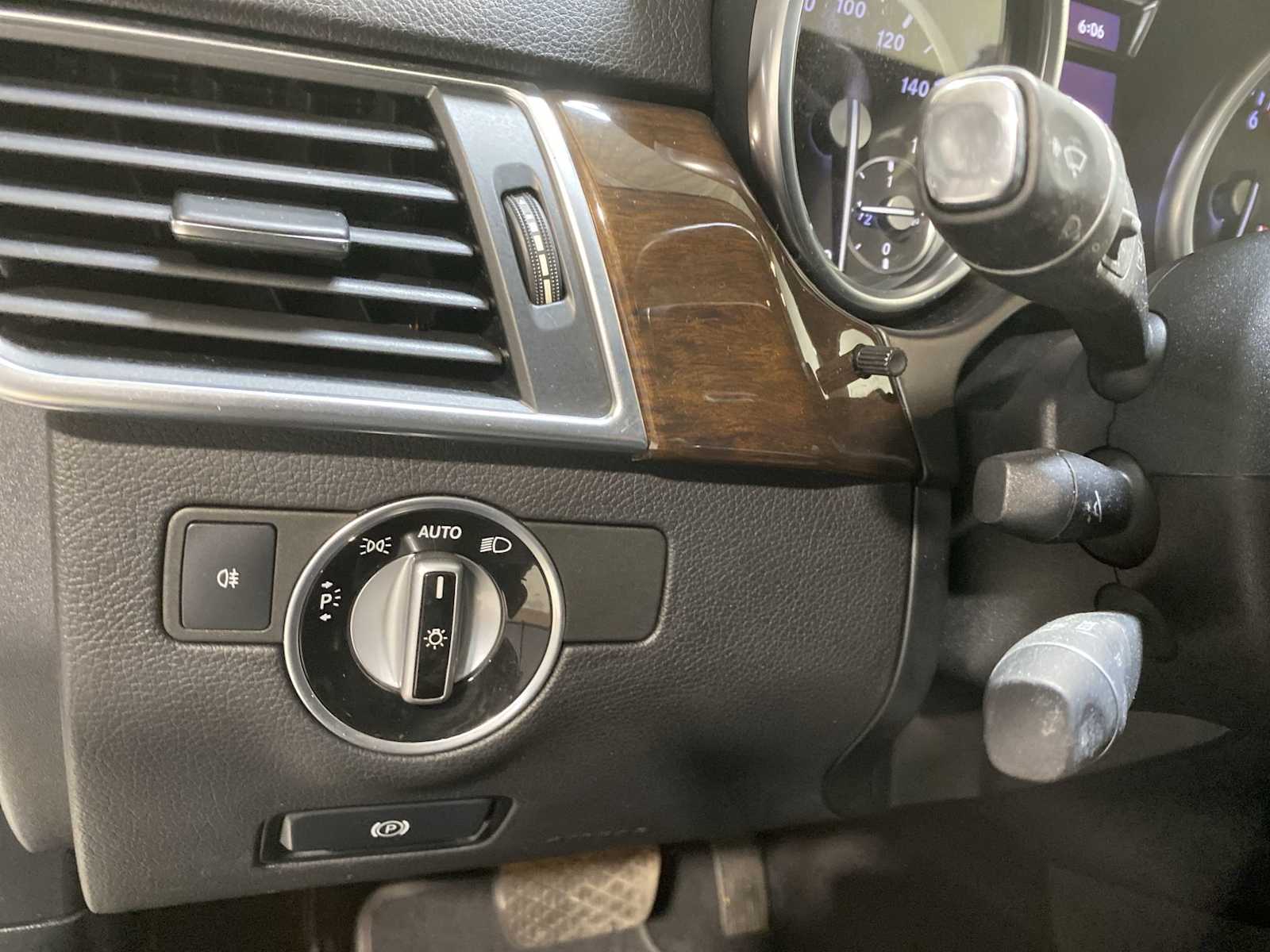 Thumbnail: 2014 Mercedes-Benz M-Class - 24