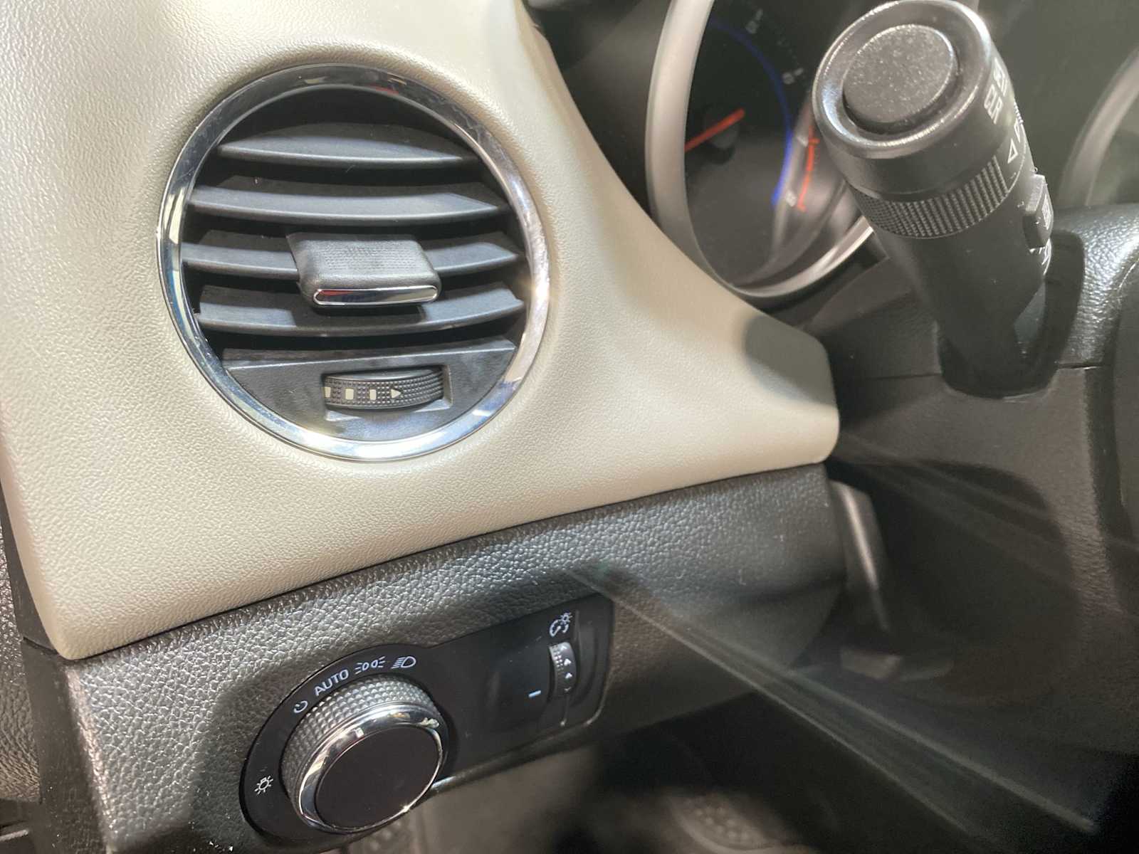 Thumbnail: 2015 Chevrolet Cruze - 24