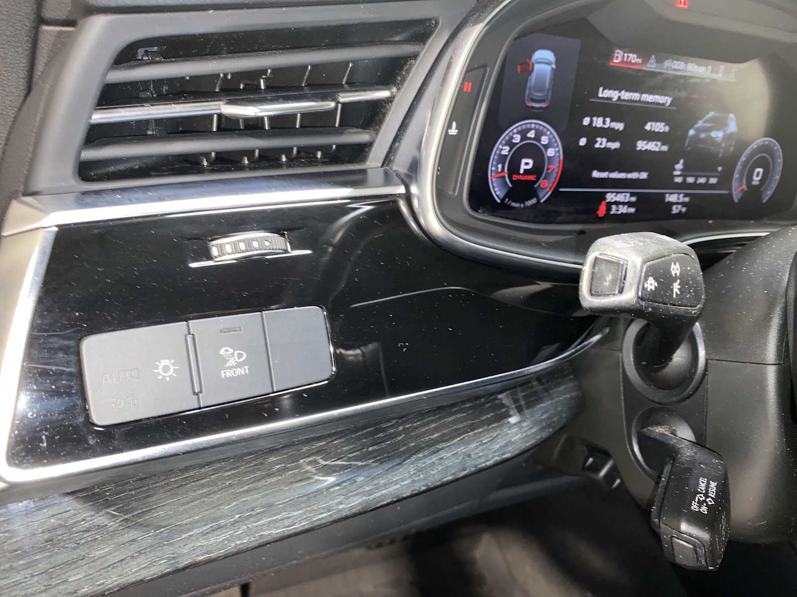 Thumbnail: 2020 Audi Q8 - 24