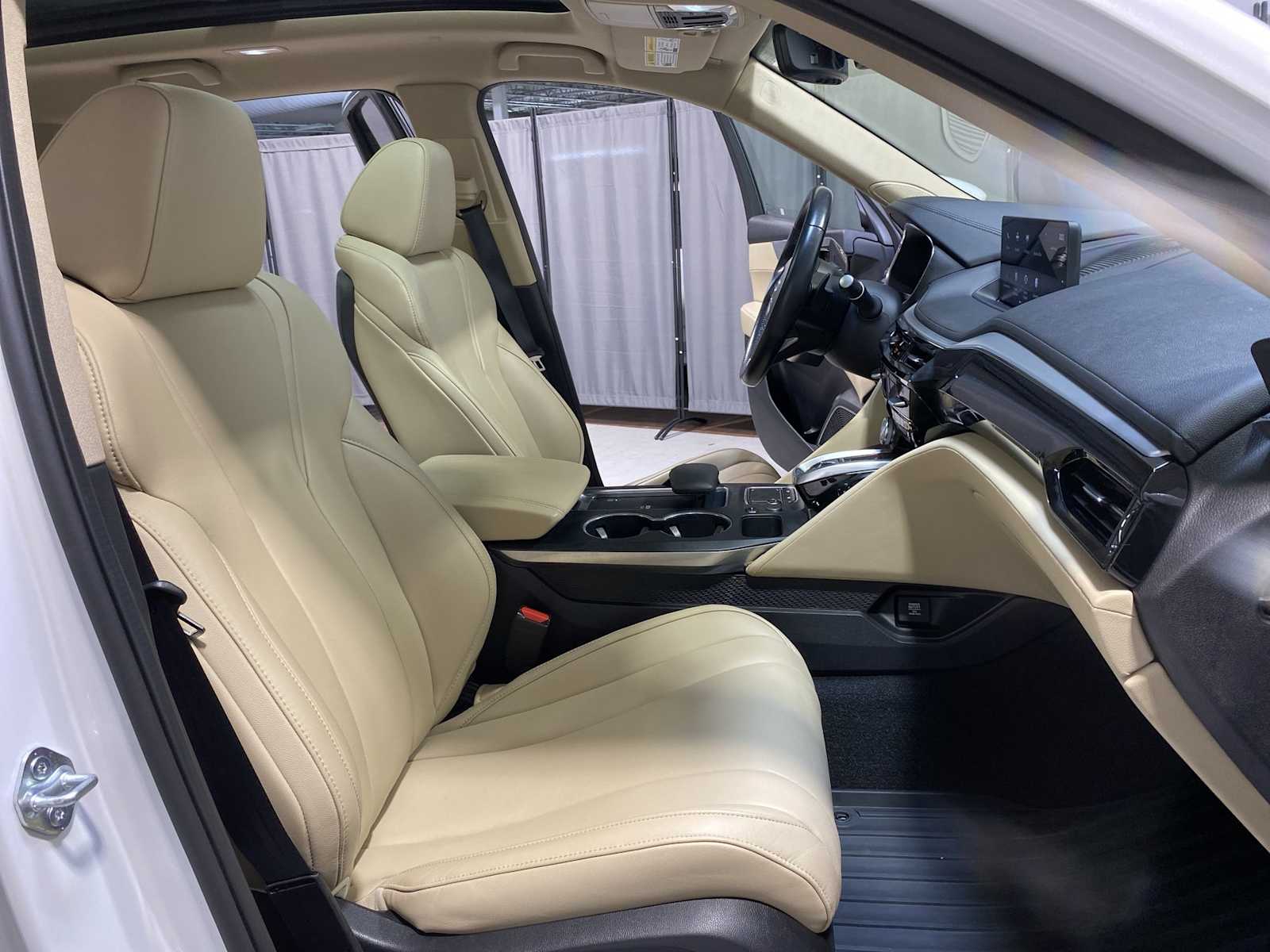 Thumbnail: 2023 Acura MDX - 14