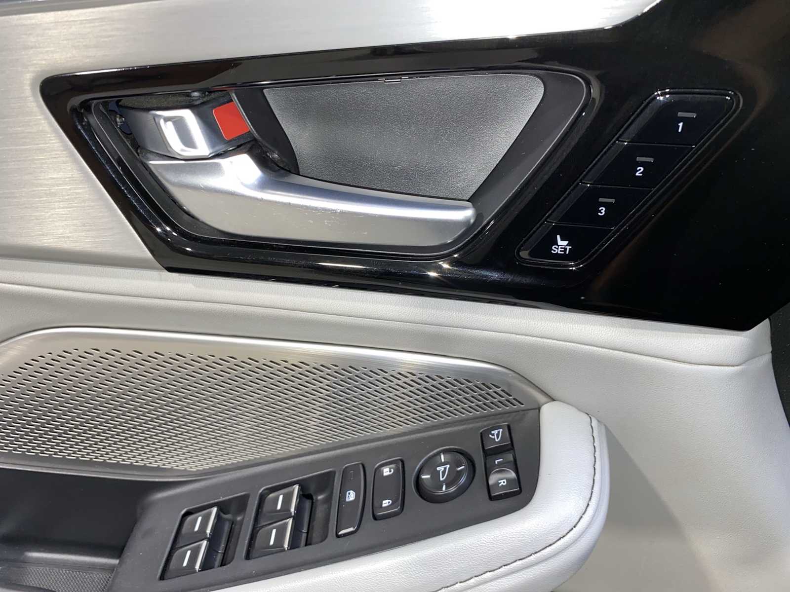 Thumbnail: 2022 Acura MDX - 23