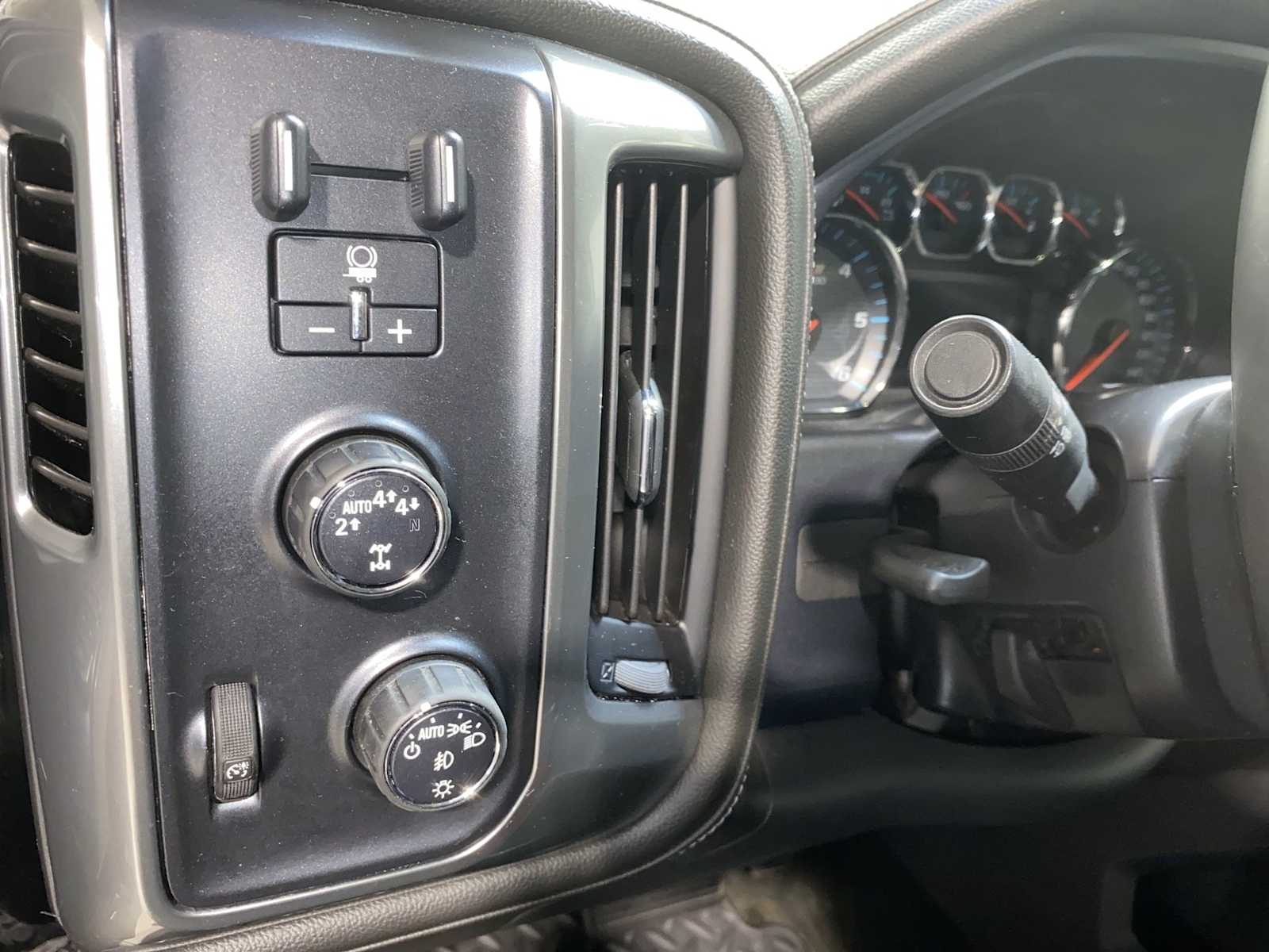 Thumbnail: 2018 Chevrolet Silverado 1500 - 23