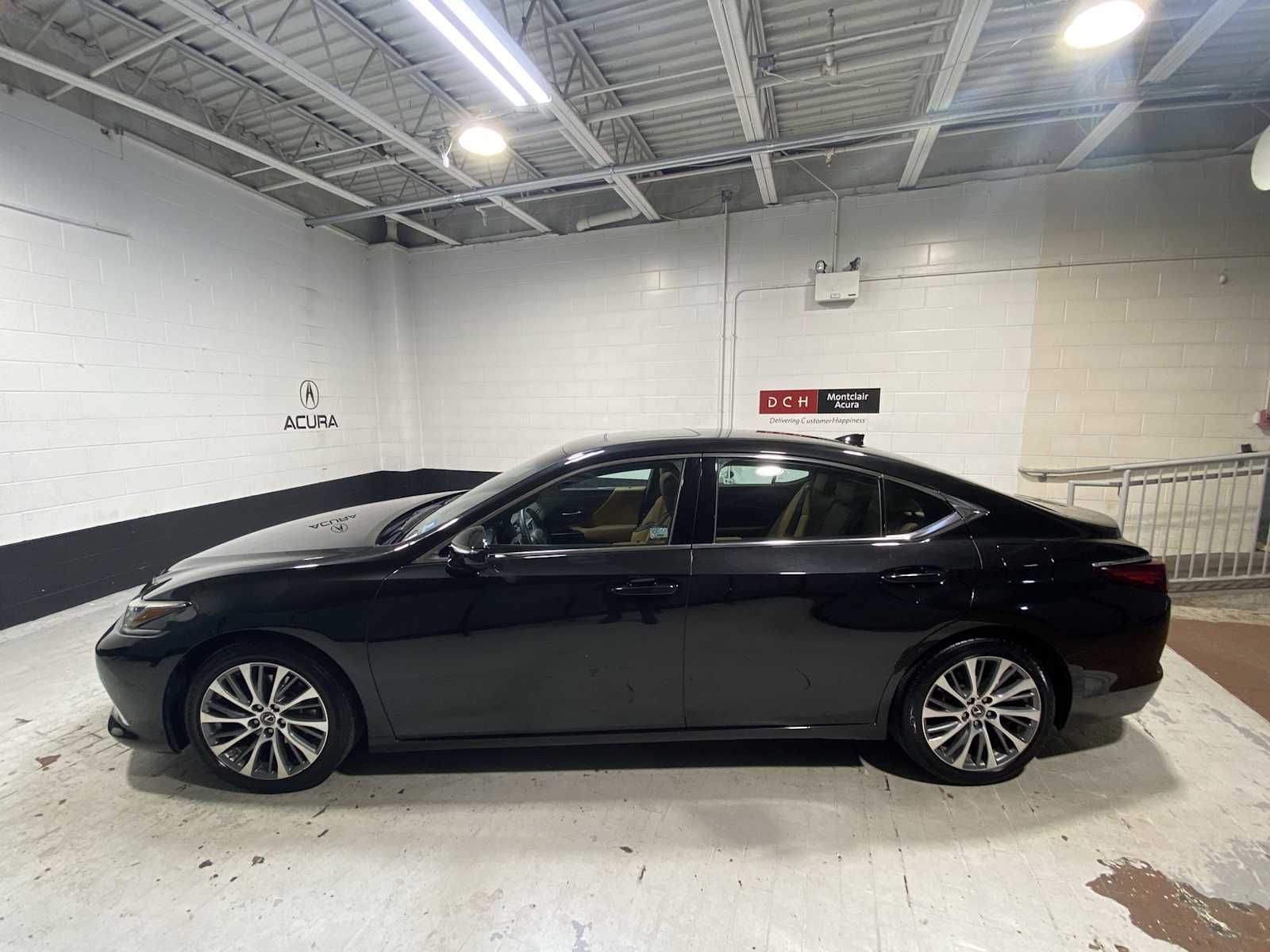 Thumbnail: 2020 Lexus ES - 3