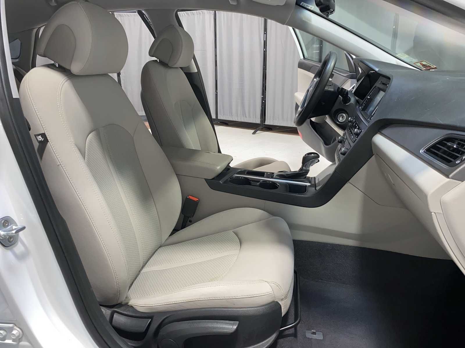 Thumbnail: 2016 Hyundai Sonata - 14