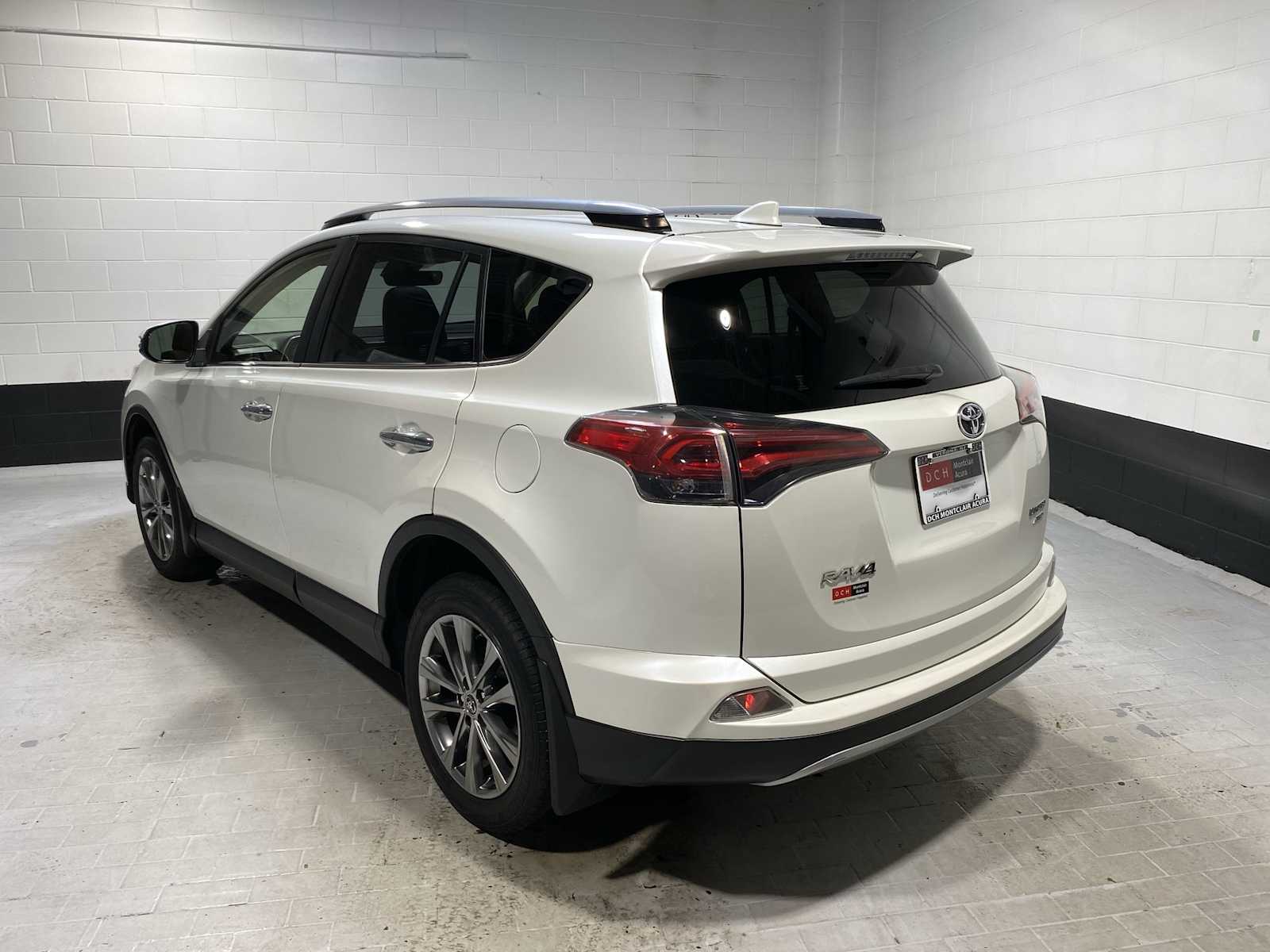 Thumbnail: 2018 Toyota RAV4 - 4