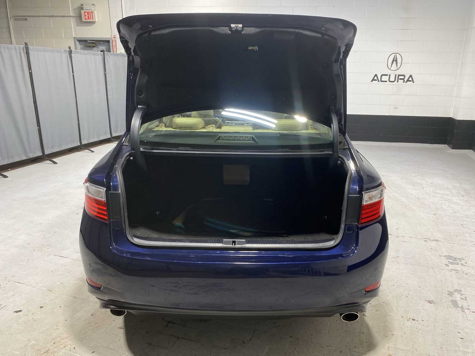 Thumbnail: 2015 Lexus ES - 19