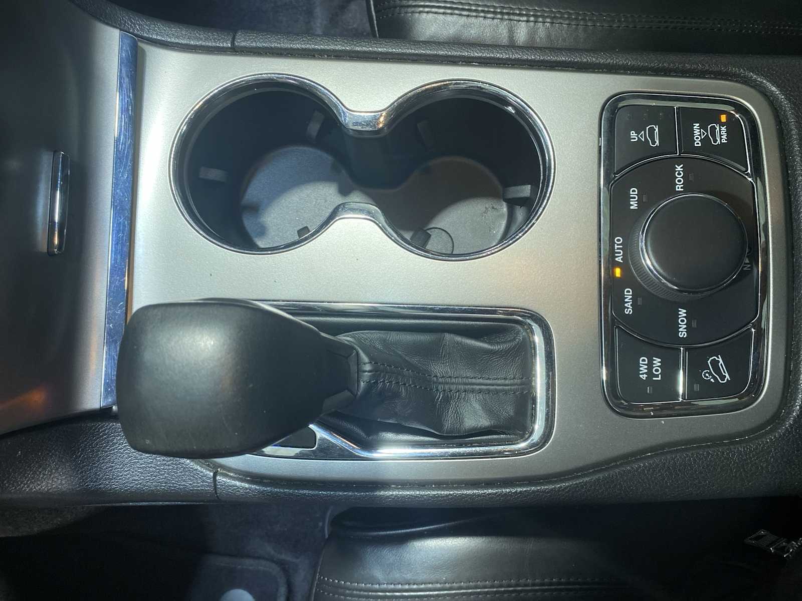 Thumbnail: 2018 Jeep Grand Cherokee - 17