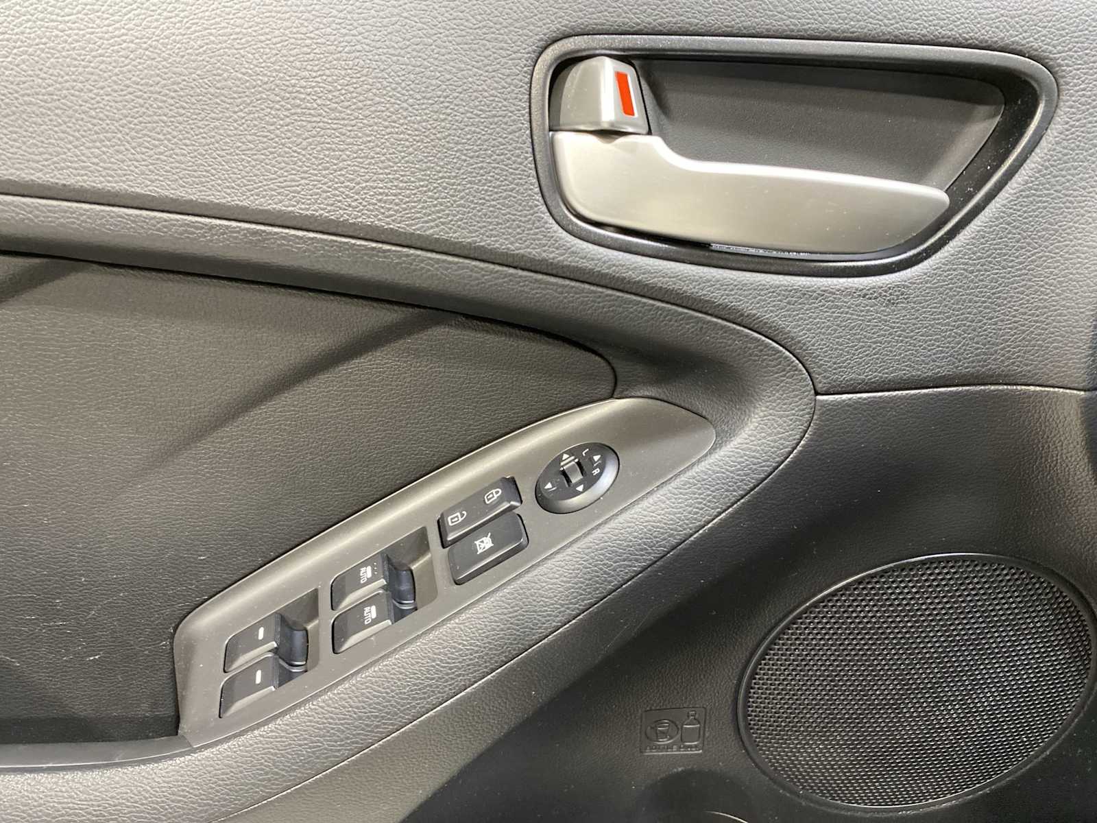 Thumbnail: 2017 Kia Forte - 23