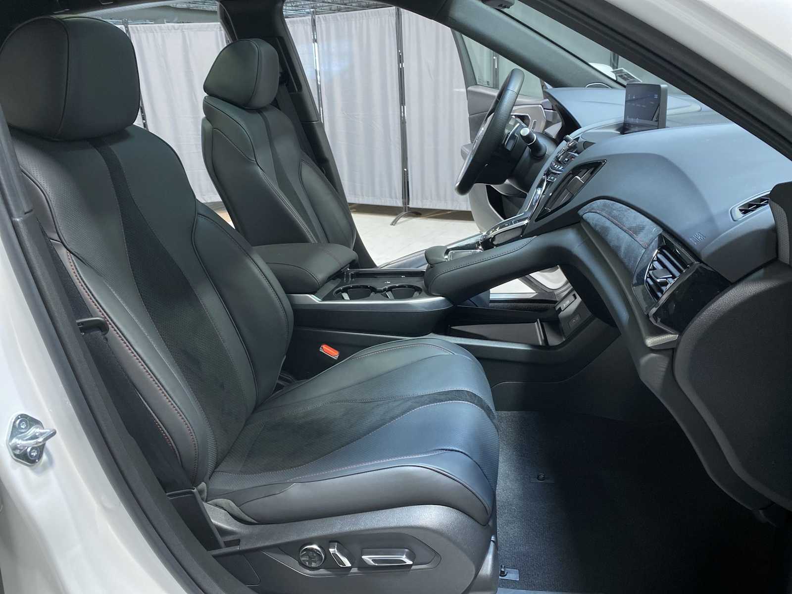 Thumbnail: 2025 Acura RDX - 14