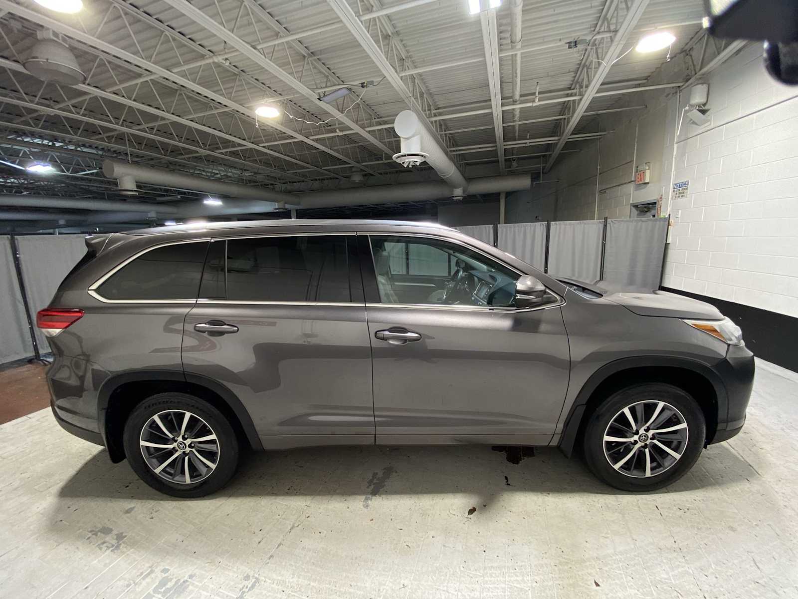 Thumbnail: 2018 Toyota Highlander - 27