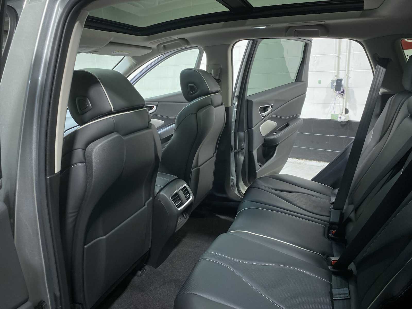 Thumbnail: 2025 Acura RDX - 12