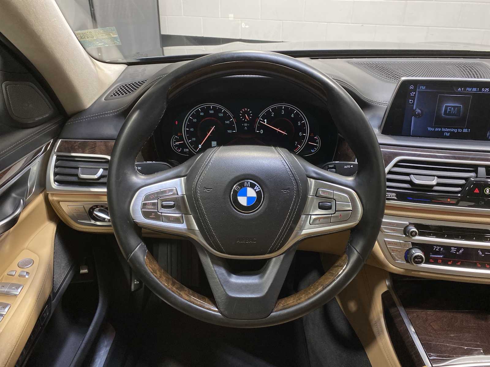 Thumbnail: 2016 BMW 7 Series - 15