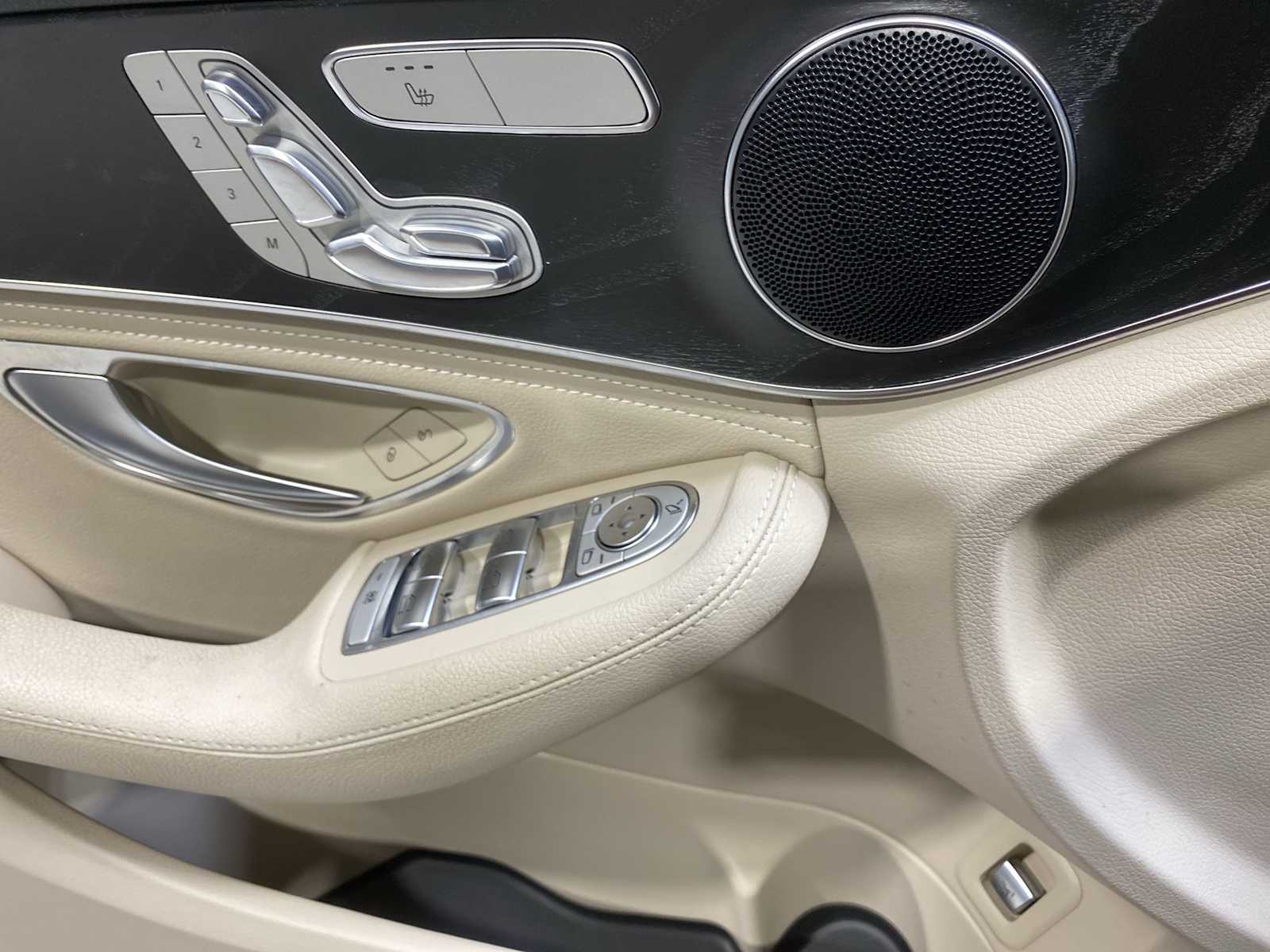 Thumbnail: 2016 Mercedes-Benz C-Class - 23