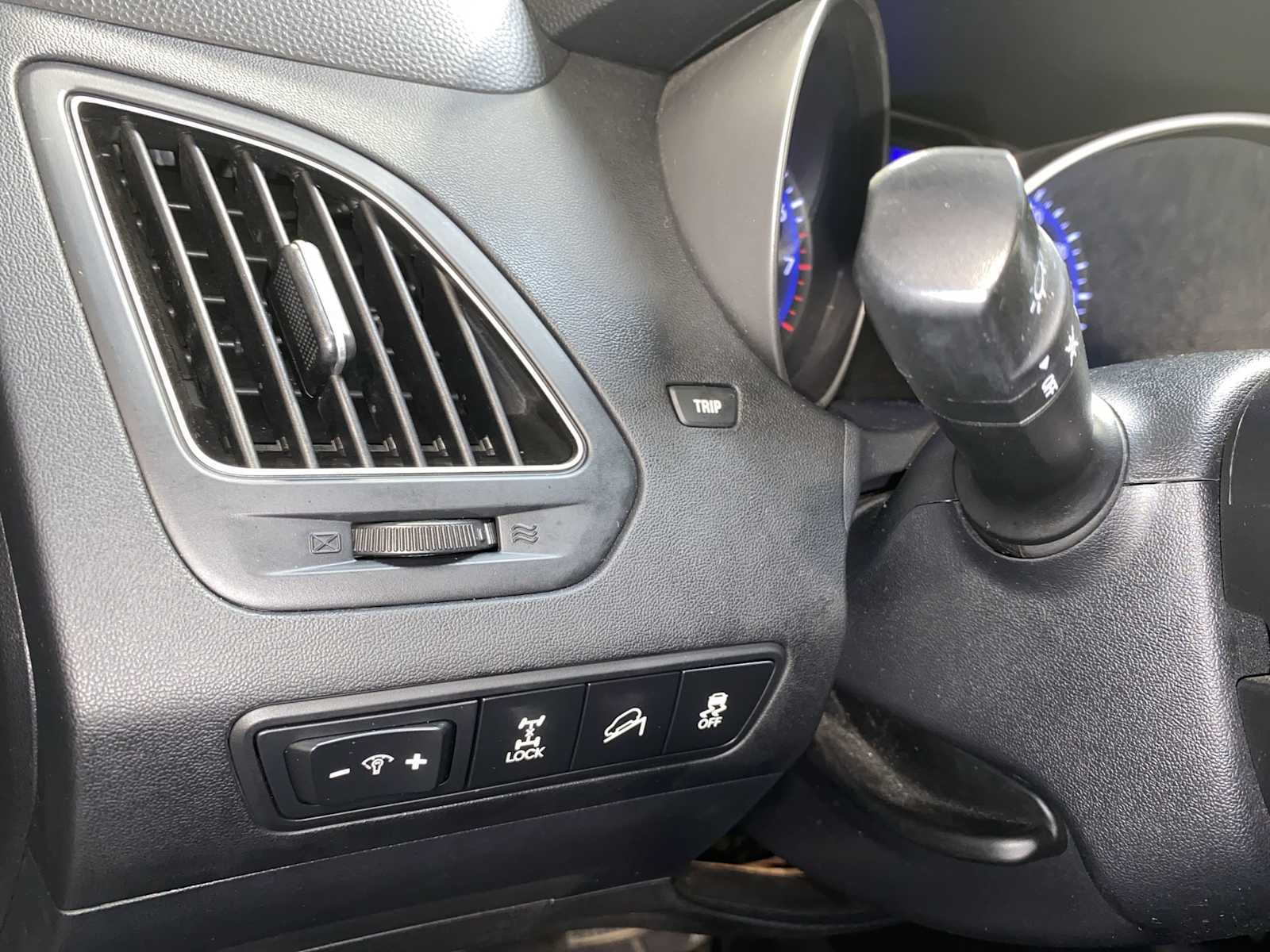 Thumbnail: 2012 Hyundai Tucson - 24