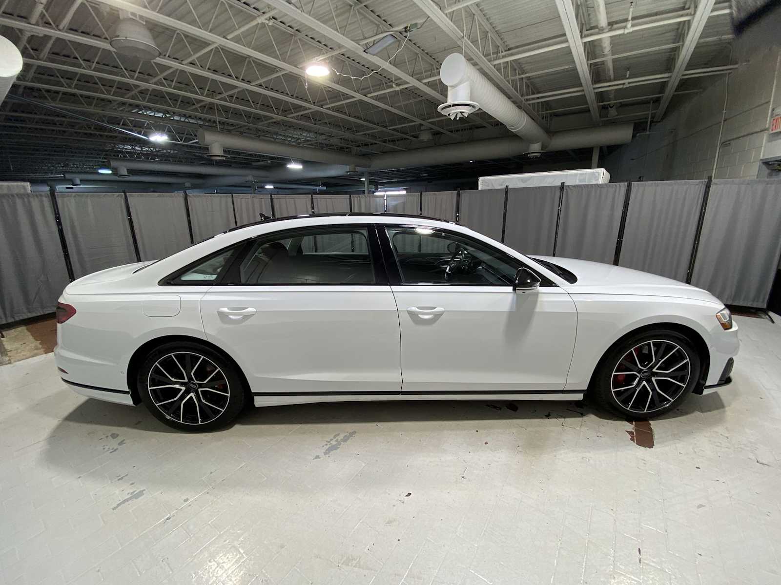 Thumbnail: 2020 Audi S8 - 27