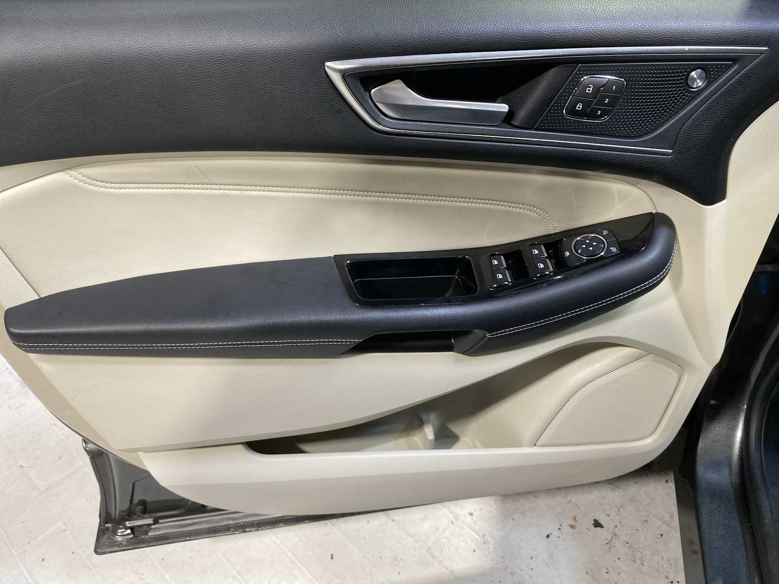 Thumbnail: 2019 Ford Edge - 23