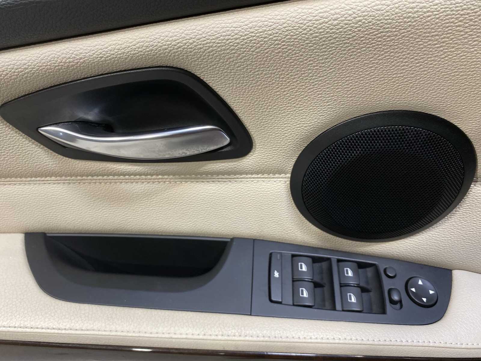 Thumbnail: 2012 BMW 3 Series - 23
