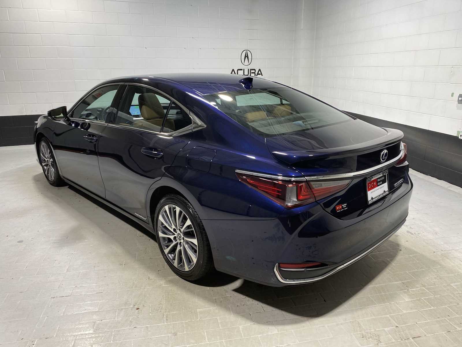 Thumbnail: 2021 Lexus ES - 4