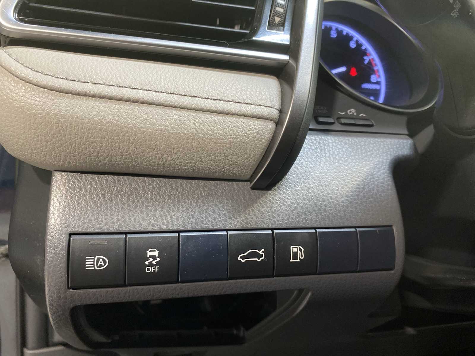 Thumbnail: 2018 Toyota Camry - 24