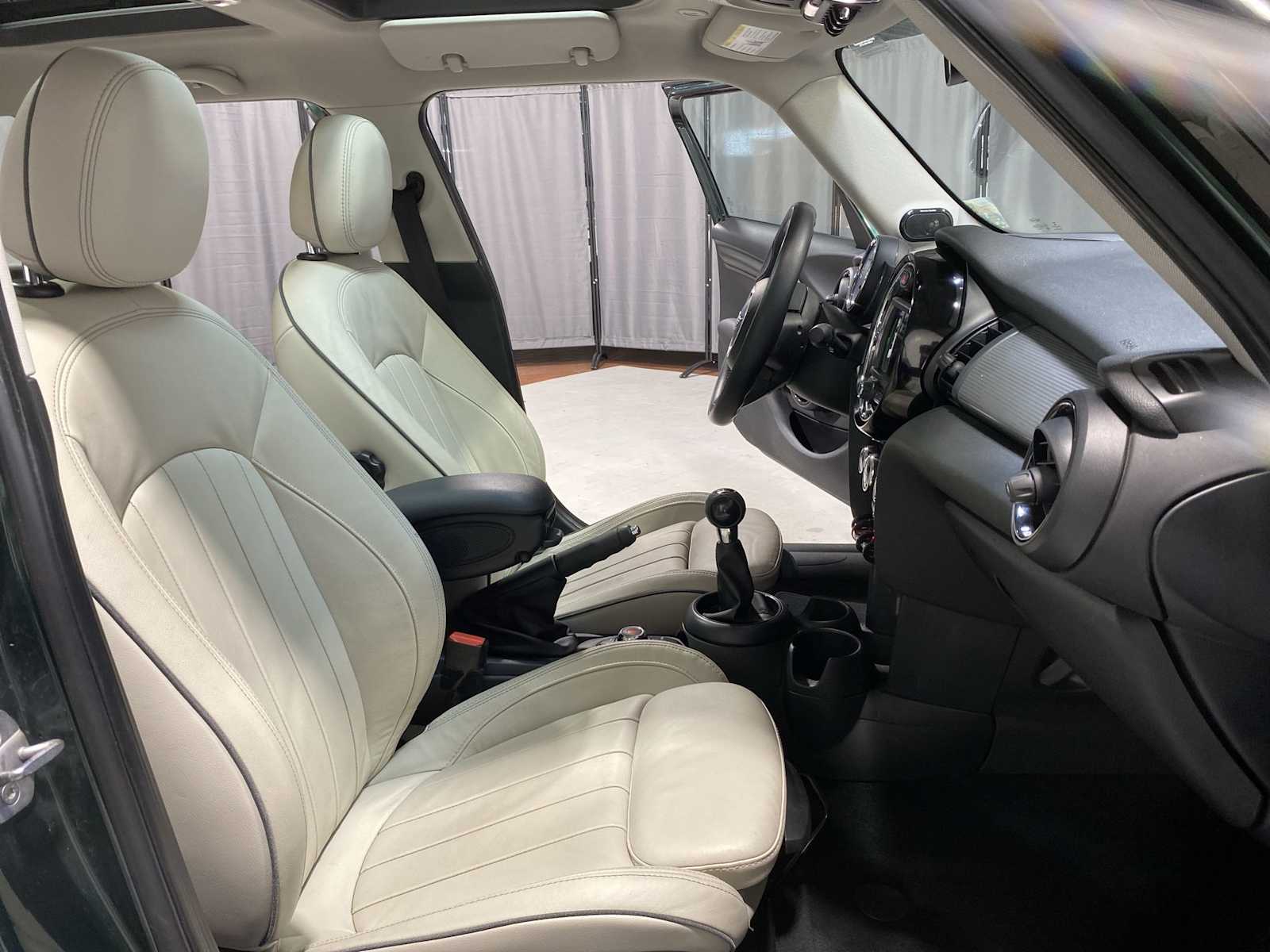 Thumbnail: 2019 MINI Cooper Hardtop - 14