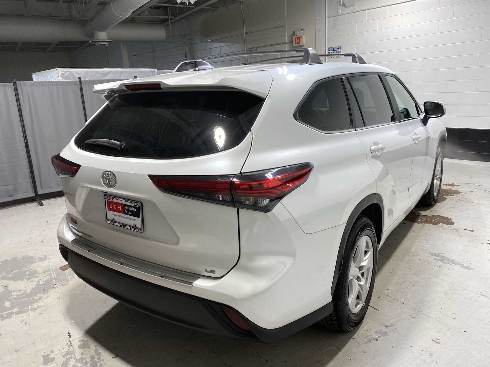 Thumbnail: 2023 Toyota Highlander - 26