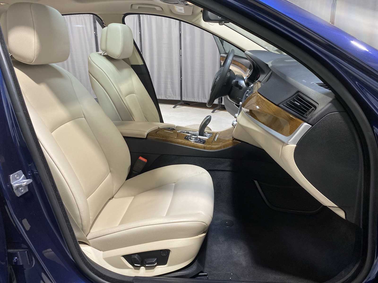 Thumbnail: 2013 BMW 5 Series - 13