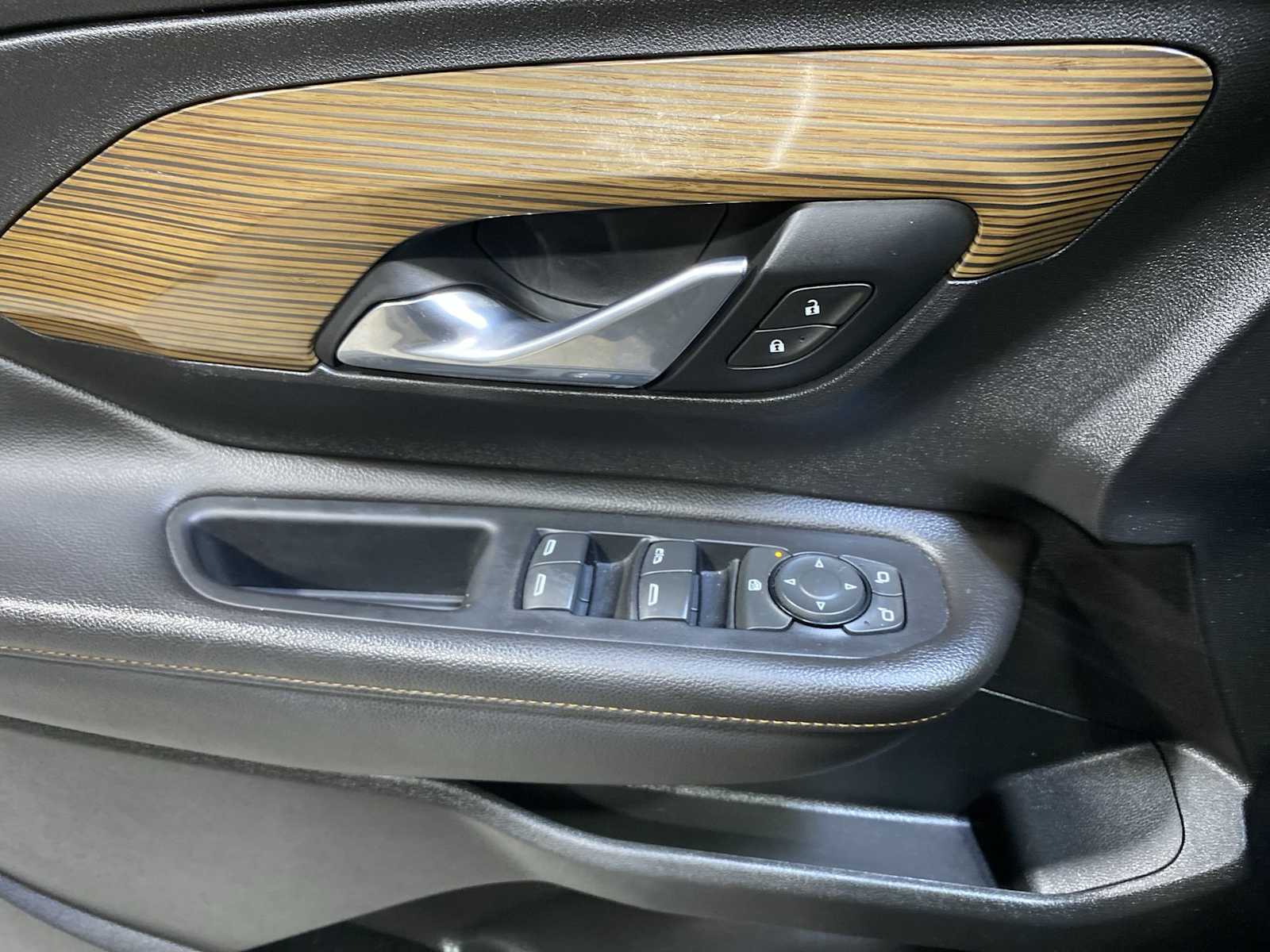Thumbnail: 2020 GMC Terrain - 23