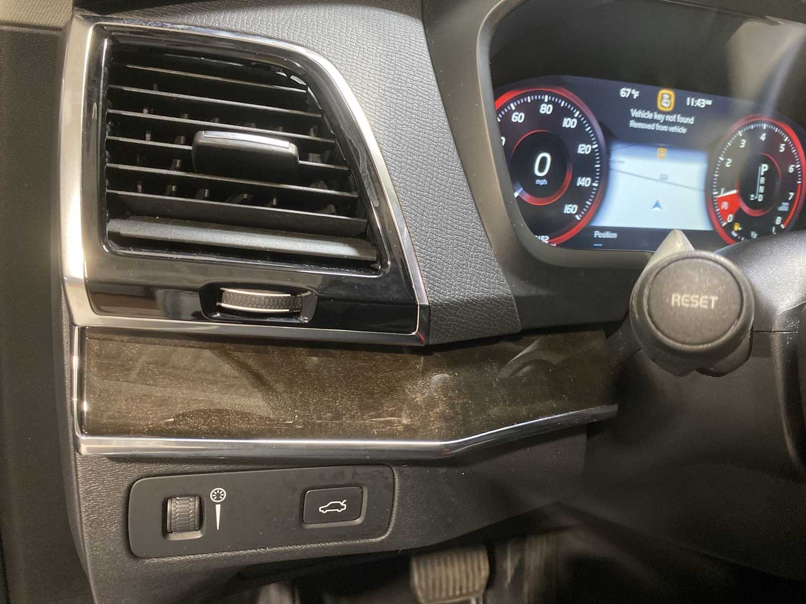 Thumbnail: 2017 Volvo XC90 - 24