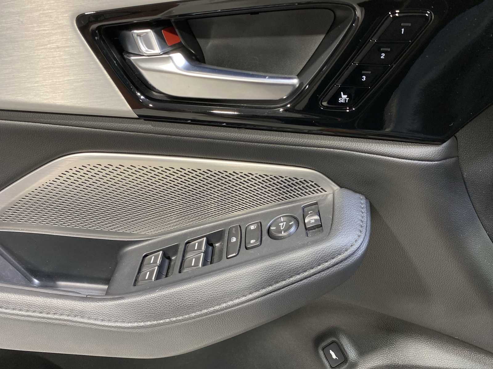 Thumbnail: 2023 Acura MDX - 23