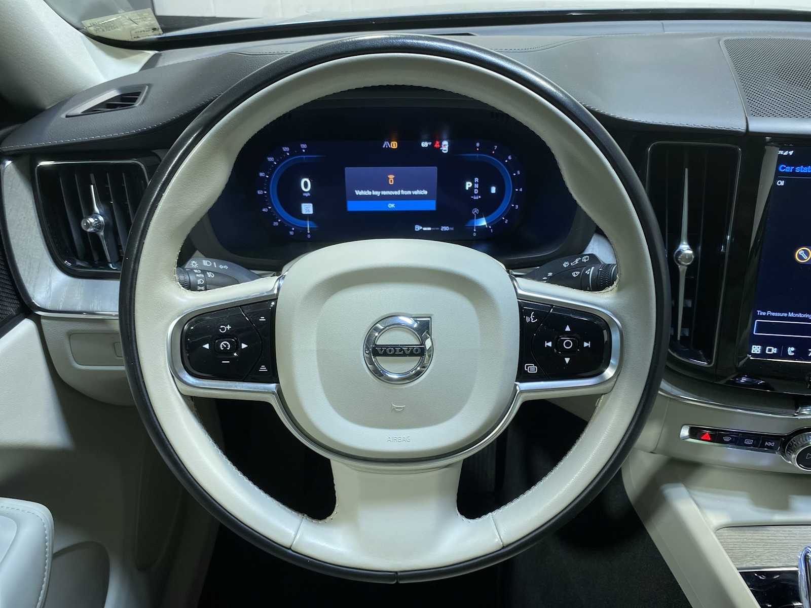 Thumbnail: 2023 Volvo XC60 - 15