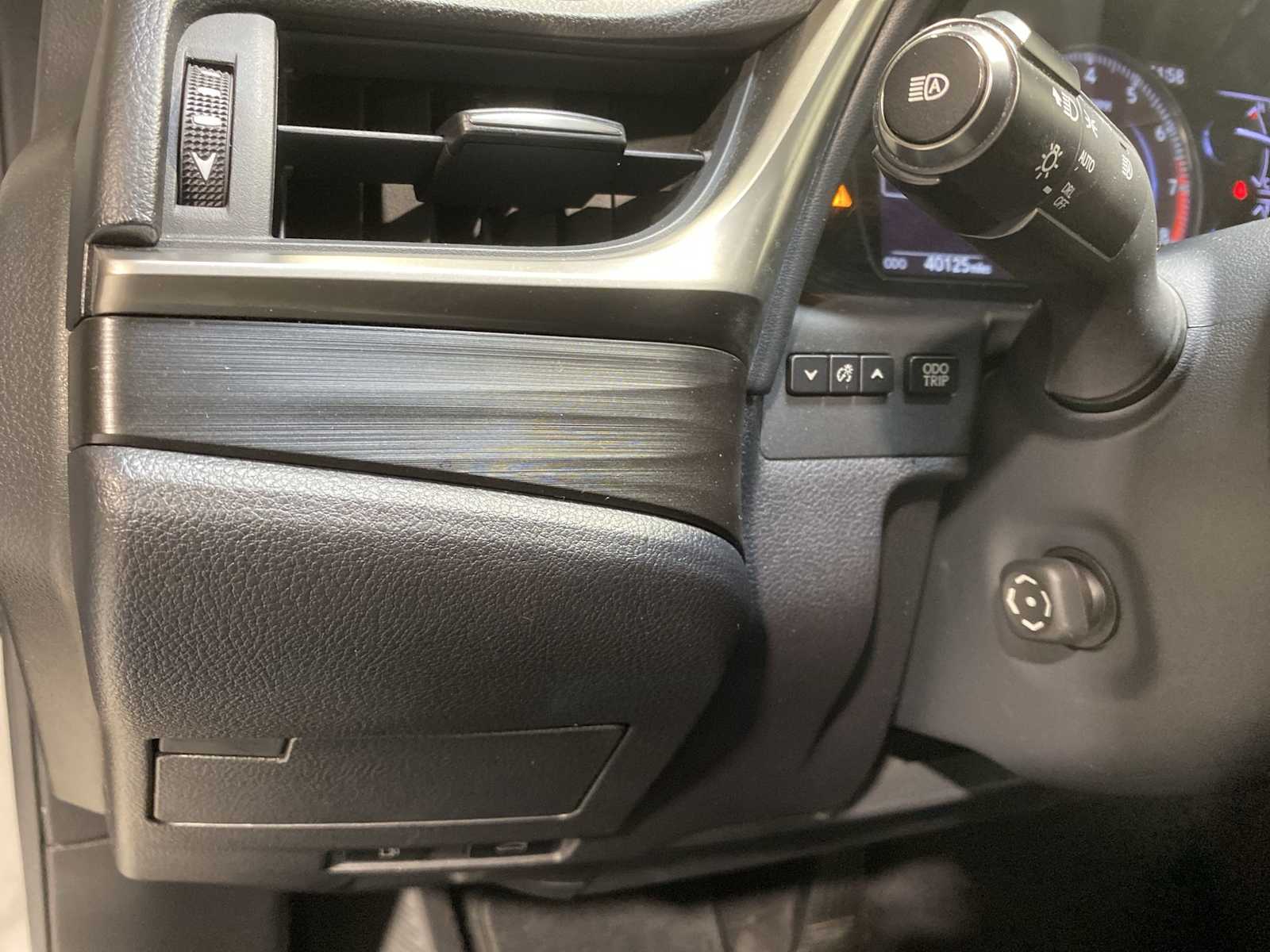 Thumbnail: 2019 Lexus ES - 24