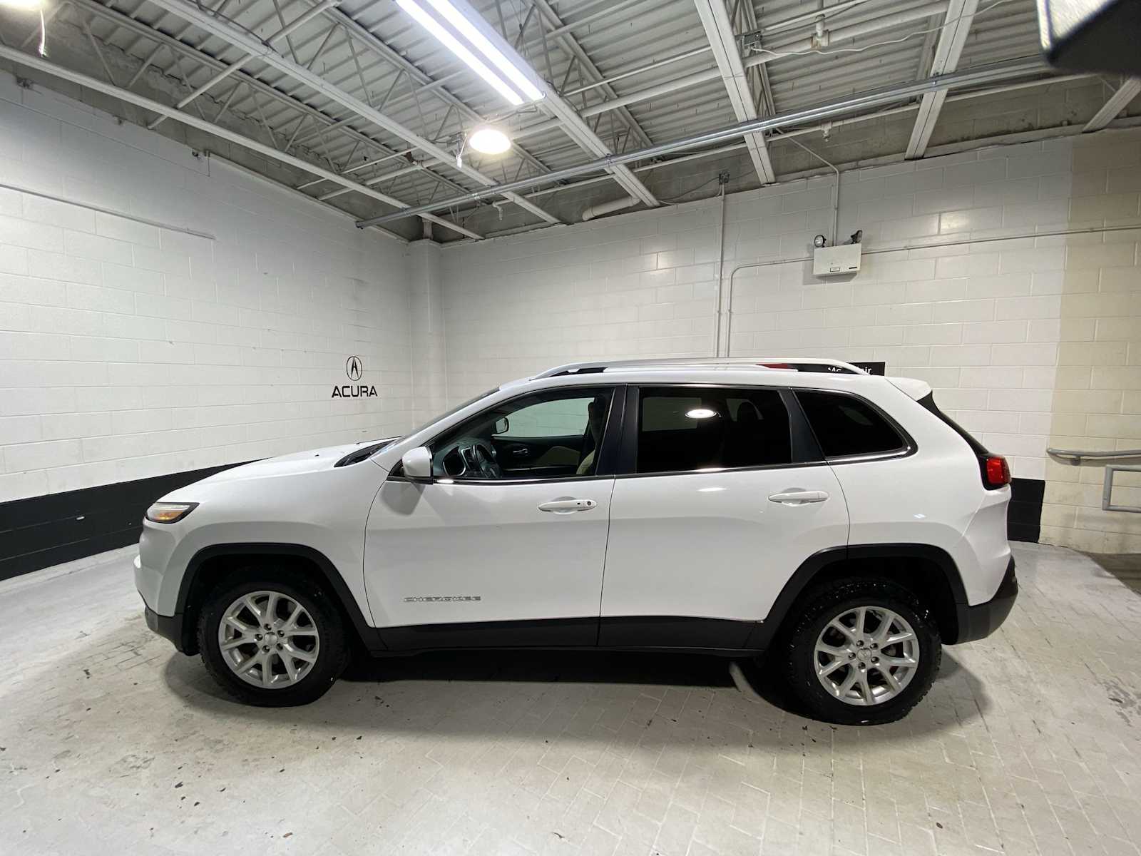 Thumbnail: 2017 Jeep Cherokee - 3