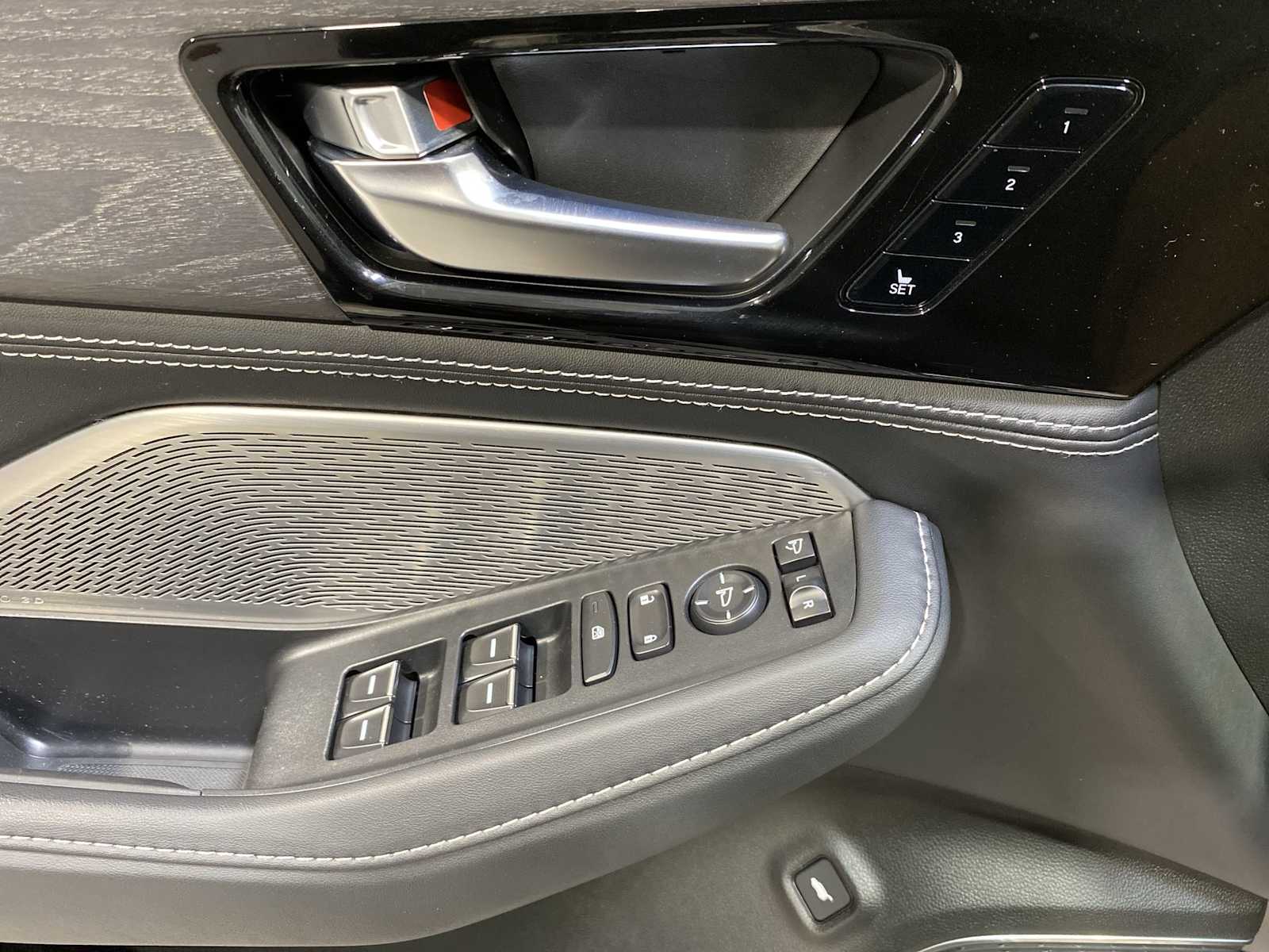 Thumbnail: 2022 Acura MDX - 23