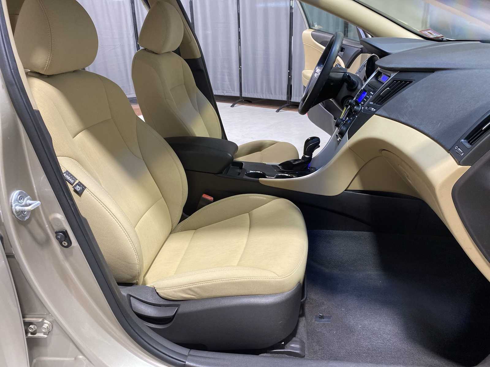 Thumbnail: 2011 Hyundai Sonata - 14